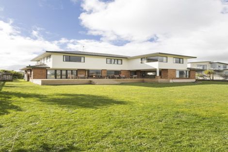Photo of property in 122 Pacific Drive, Fitzherbert, Palmerston North, 4410