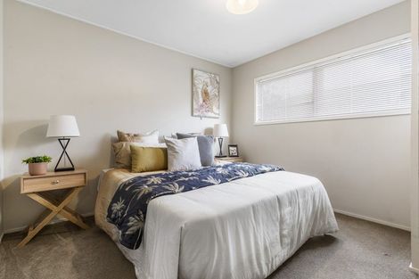 Photo of property in 21a Cleve Road, Green Bay, Auckland, 0604