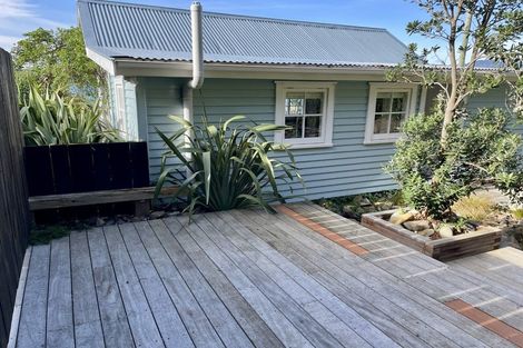Photo of property in 171 Breaker Bay Road, Breaker Bay, Wellington, 6022