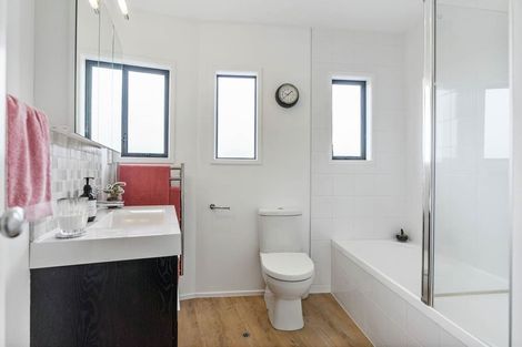 Photo of property in 41/2 Armoy Drive, East Tamaki, Auckland, 2016