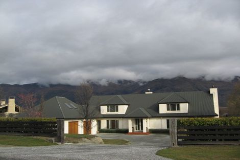 Photo of property in 264 Beacon Point Road, Wanaka, 9305