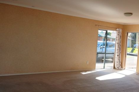 Photo of property in 14 Harobed Place, Weymouth, Auckland, 2103