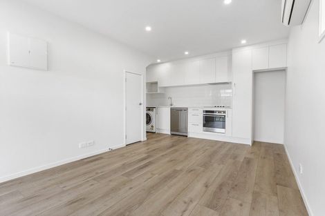 Photo of property in 22a Graham Avenue, Te Atatu Peninsula, Auckland, 0610