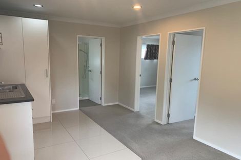 Photo of property in 1 Mark Edward Drive, Half Moon Bay, Auckland, 2012