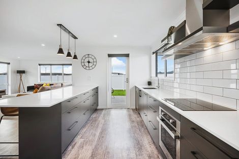 Photo of property in 18 Maturiki Drive, One Tree Point, 0118