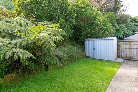 Photo of property in 5 Ladbrooke Drive, Newlands, Wellington, 6037
