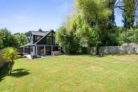 Photo of property in 70 Pinehaven Road, Pinehaven, Upper Hutt, 5019