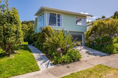 Photo of property in 225 Dowse Drive, Maungaraki, Lower Hutt, 5010