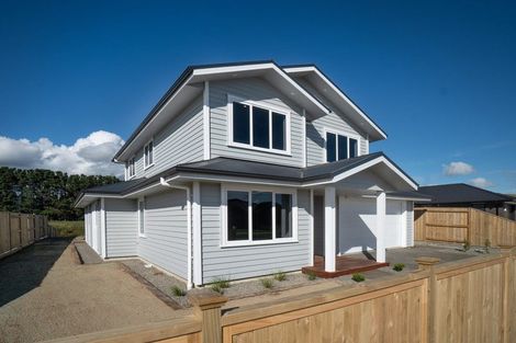 Photo of property in 44 Atlantic Drive, Fitzherbert, Palmerston North, 4410