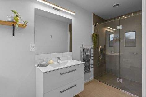 Photo of property in 37 Howden Drive, Jacks Point, 9371