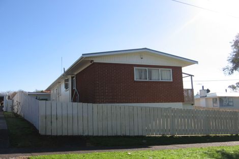 Photo of property in 12 Roberts Road, Te Atatu South, Auckland, 0610