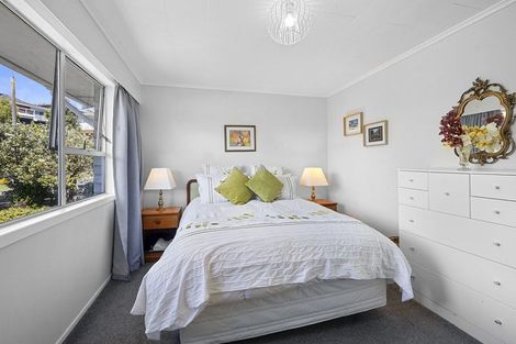 Photo of property in 6 Te Mara Place, Merrilands, New Plymouth, 4312