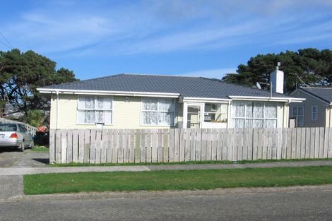 Photo of property in 43 Whanga Crescent, Titahi Bay, Porirua, 5022