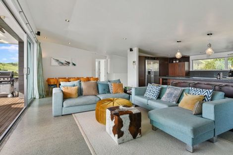 Photo of property in 32 Taumata Road, Omaha, 0986