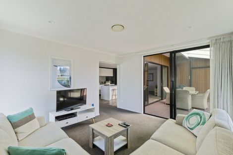 Photo of property in 10 Mackillop Way, Brooklands, New Plymouth, 4310