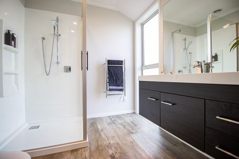 Photo of property in 4 Mediterranean Grove, Fitzherbert, Palmerston North, 4410