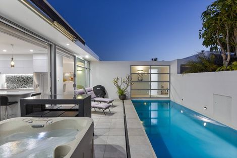 Photo of property in 47 The Ritz, Orewa, 0931