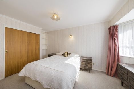 Photo of property in 8 Edgecombe Court, Roslyn, Palmerston North, 4414