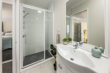 Photo of property in 5 Reyland Close, Weymouth, Auckland, 2103