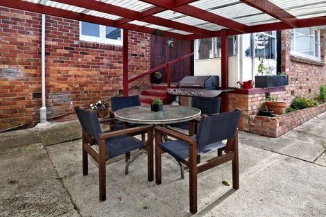 Photo of property in 38 Pine Avenue, Henderson, Auckland, 0612