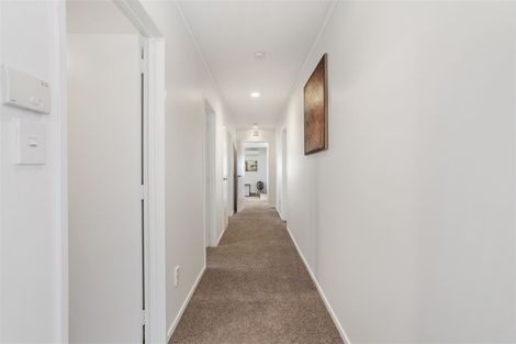 Photo of property in 98 Caribbean Drive, Unsworth Heights, Auckland, 0632