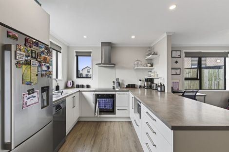 Photo of property in 15 Discovery Place, Marfell, New Plymouth, 4310