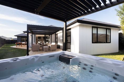 Photo of property in 13 Sydney Place, Flagstaff, Hamilton, 3210