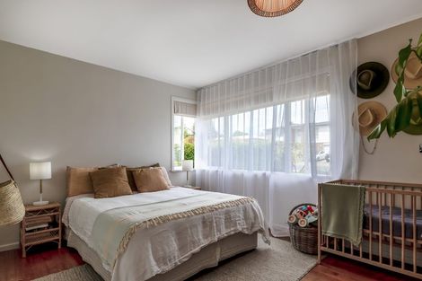 Photo of property in 79 Farquhar Road, Glendene, Auckland, 0602