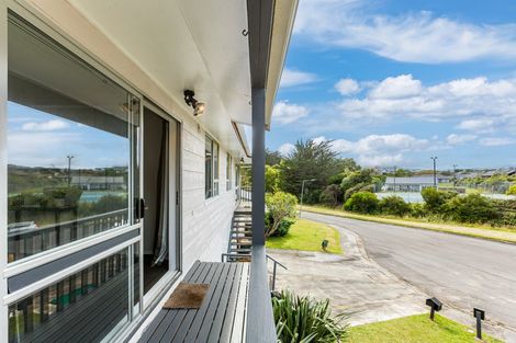 Photo of property in 7 Halyard Place, Whitby, Porirua, 5024