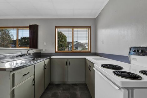 Photo of property in 39 Birdwood Avenue, Moturoa, New Plymouth, 4310