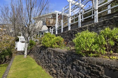Photo of property in 6 Te Mara Place, Merrilands, New Plymouth, 4312