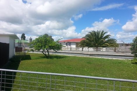 Photo of property in 8 President Avenue, Papakura, 2110