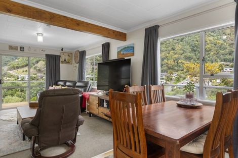 Photo of property in 45 Dorset Street, Picton, 7220