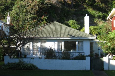 Photo of property in 18 Tawa Street, Eastbourne, Lower Hutt, 5013