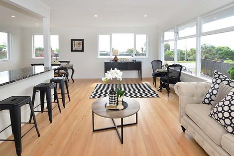 Photo of property in 1/694 East Coast Road, Pinehill, Auckland, 0632