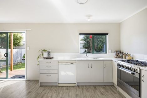 Photo of property in 11 Second Avenue, Glenbrook, Waiuku, 2681