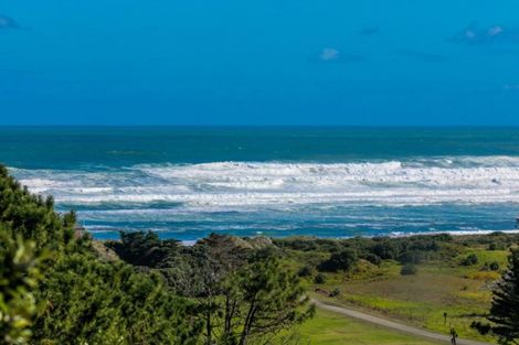 Photo of property in 393 Motutara Road, Muriwai, Waimauku, 0881