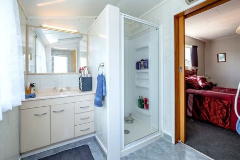 Photo of property in 2 Booth Street, Carterton, 5713