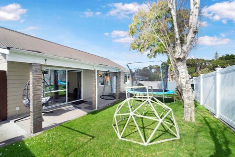 Photo of property in 1 Riesling Place, Henderson, Auckland, 0612