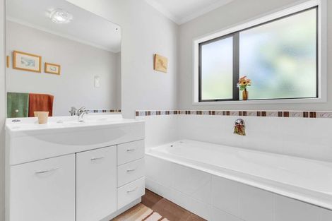 Photo of property in 8a Norfolk Drive, Cambridge, 3434