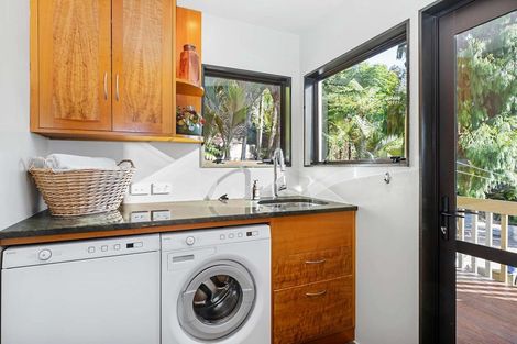 Photo of property in 68 Laingholm Drive, Laingholm, Auckland, 0604