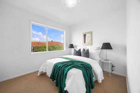 Photo of property in 13 Booralee Avenue, Botany Downs, Auckland, 2010