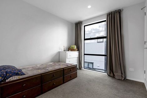 Photo of property in 27 Tokai Place, Glen Eden, 0602