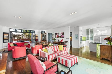 Photo of property in 286 Oriental Parade, Oriental Bay, Wellington, 6011