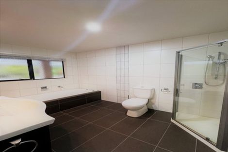 Photo of property in 21 Springvale Drive, Fairview Heights, Auckland, 0632