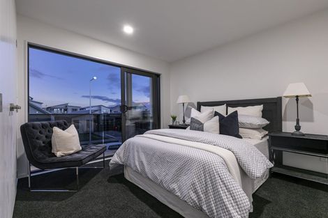 Photo of property in 2 Paparahi Place, Wainui, Silverdale, 0992