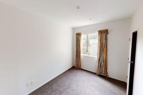 Photo of property in 74 Dress Circle, Newlands, Wellington, 6037
