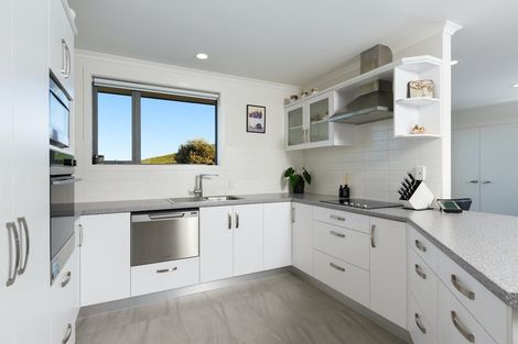 Photo of property in Waterview Estate, 9/4 Greystone Place, Omokoroa, 3114