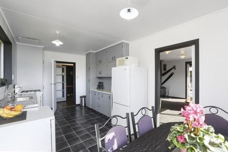 Photo of property in 7 Oawai Place, Marfell, New Plymouth, 4310