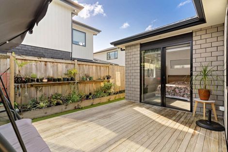 Photo of property in 12 Hava Place, Green Bay, Auckland, 0604